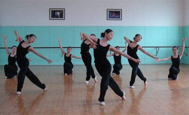 舞蹈初学者必知：四种错误的拉伸方法