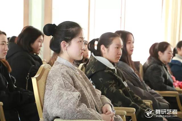 舞研全日制學員故事耿露毓是舞研改變了她的人生軌跡??！