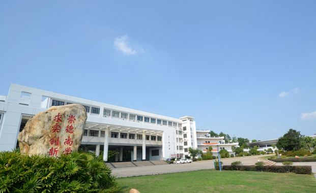 2018年贛南師范大學藝術類?？汲煽儾樵児?/></p><p>我校2018年藝術類?？汲煽儸F已開通查詢。查詢成績請訪問我校招生信息網(http://zs.gnnu.cn)，進入“藝術成績查詢”欄目，輸入相關信息即可。<br/></p><p>溫馨提示：</p><p>1.考生號是考生所在省考試院提供的考生號，湖南省考生號為10位，山東省考生號為14位;</p><p>2.考生身份證號最后一位是X的請輸入大寫X查詢;</p><p>3.驗證碼不清晰請點擊圖片更新驗證碼。</p><p>如有疑問，請在工作時間(周一至周五，8:30—12:00，14:00—17:30)電話咨詢我校招生辦公室：0797-8393638。</p><p style=