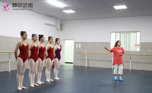 在练“劈叉”吗？注意这6点才能飞速提升！