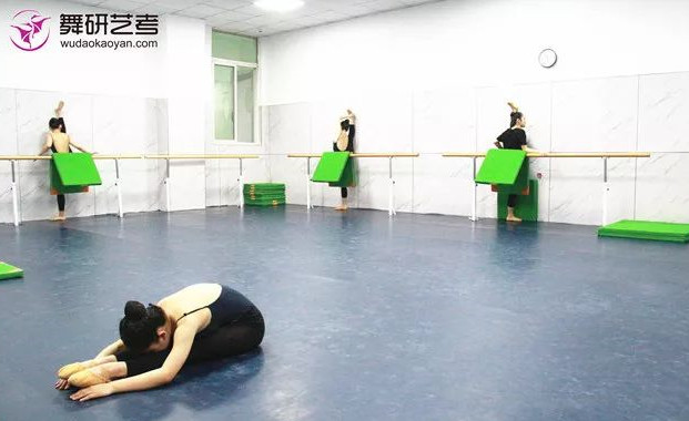 在练“劈叉”吗？注意这6点才能飞速提升！
