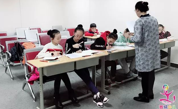 一個閃光的舞蹈夢想：北舞附中