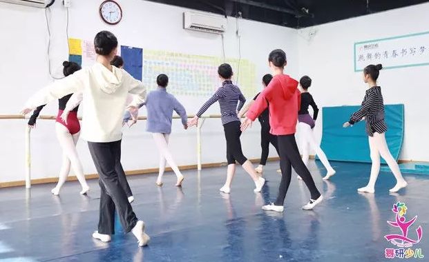 同一个动作，舞蹈老师为什么总是要求反复练习呢？