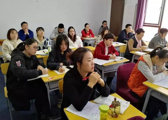 打铁还需自身硬，舞研文化课老师24小时为你待命