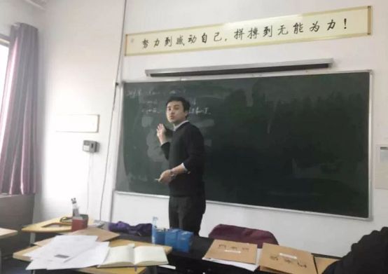 打铁还需自身硬，舞研文化课老师24小时为你待命