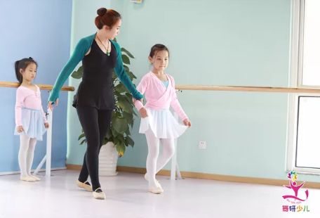 面对孩子来得快去得也快的“舞蹈兴趣”，家长们该如何应对？