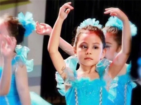 小S大女儿再夺舞蹈冠军上热搜，让孩子学舞这件事不能再耽搁！