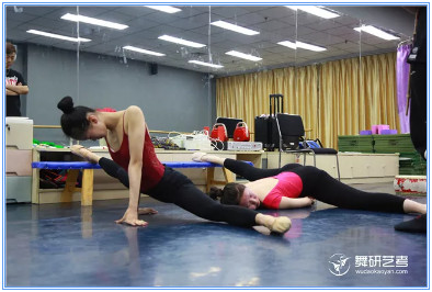 【舞研】大学生舞蹈技能提高班，用一个夏天完成蜕变！