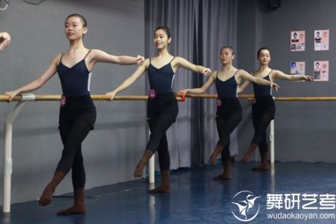 全日制舞蹈软度小课堂——踢腿的技术技巧