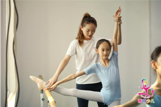 从小学舞蹈的孩子，应该怎么培养？