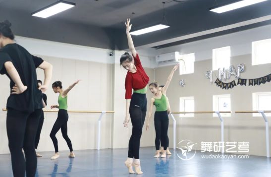 舞蹈艺考生必知：如何避免练舞蹈腿会粗的情况？