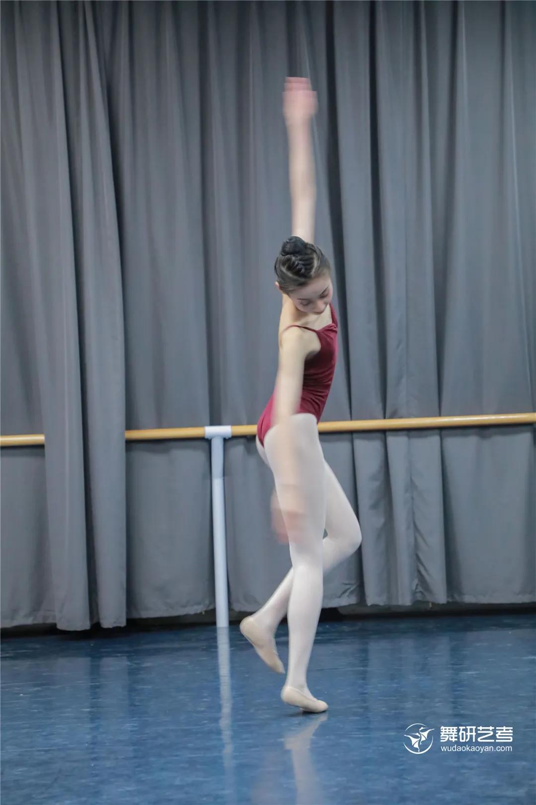 舞研22届舞蹈生开始蓄力！第一次舞蹈专业课月测？没在怕的！丨舞研艺考月测现场