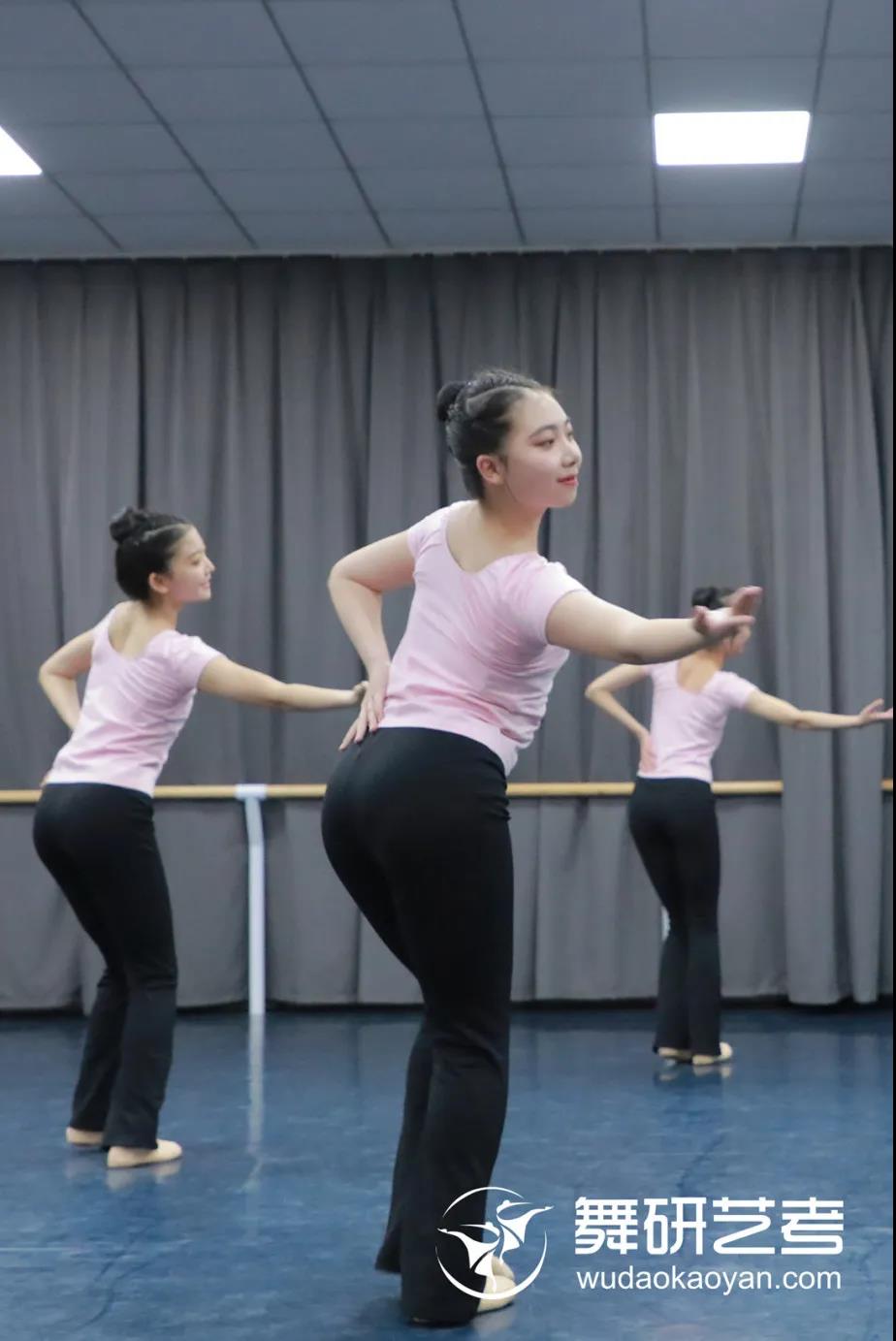 舞研22届舞蹈生开始蓄力！第一次舞蹈专业课月测？没在怕的！丨舞研艺考月测现场