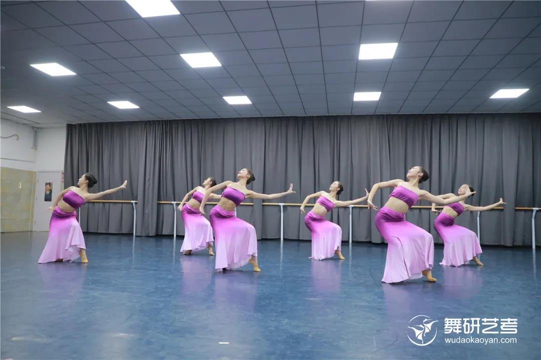 舞研22届舞蹈生开始蓄力！第一次舞蹈专业课月测？没在怕的！丨舞研艺考月测现场