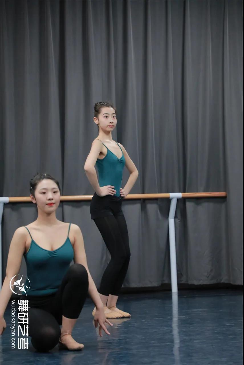 舞研22届舞蹈生开始蓄力！第一次舞蹈专业课月测？没在怕的！丨舞研艺考月测现场