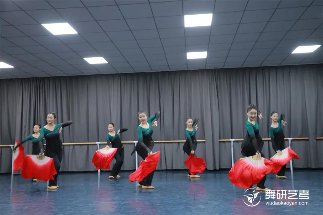 舞研22届舞蹈生开始蓄力！第一次舞蹈专业课月测？没在怕的！丨舞研艺考月测现场