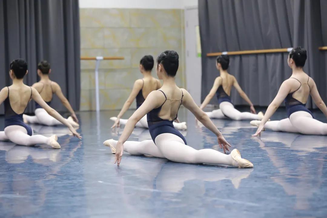 舞研22届舞蹈生开始蓄力！第一次舞蹈专业课月测？没在怕的！丨舞研艺考月测现场