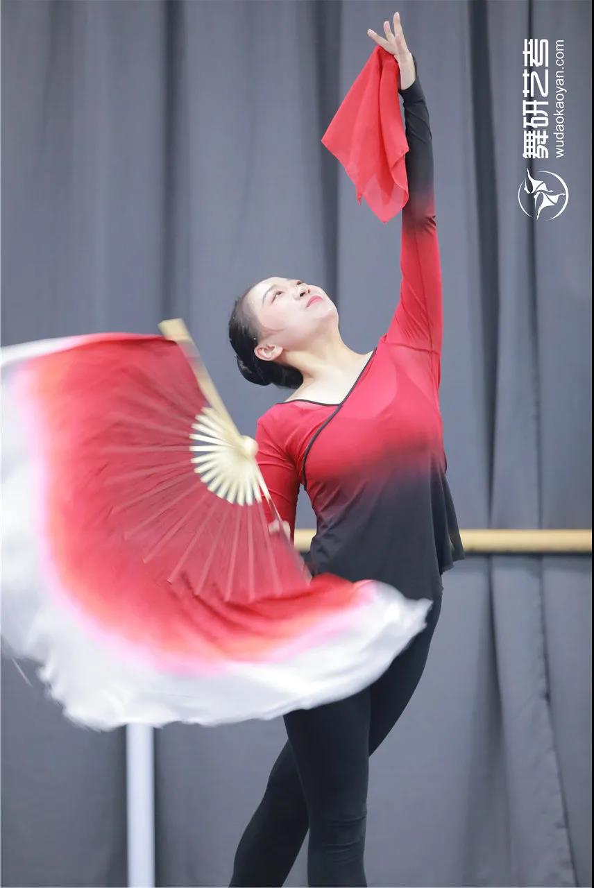 舞研22届舞蹈生开始蓄力！第一次舞蹈专业课月测？没在怕的！丨舞研艺考月测现场