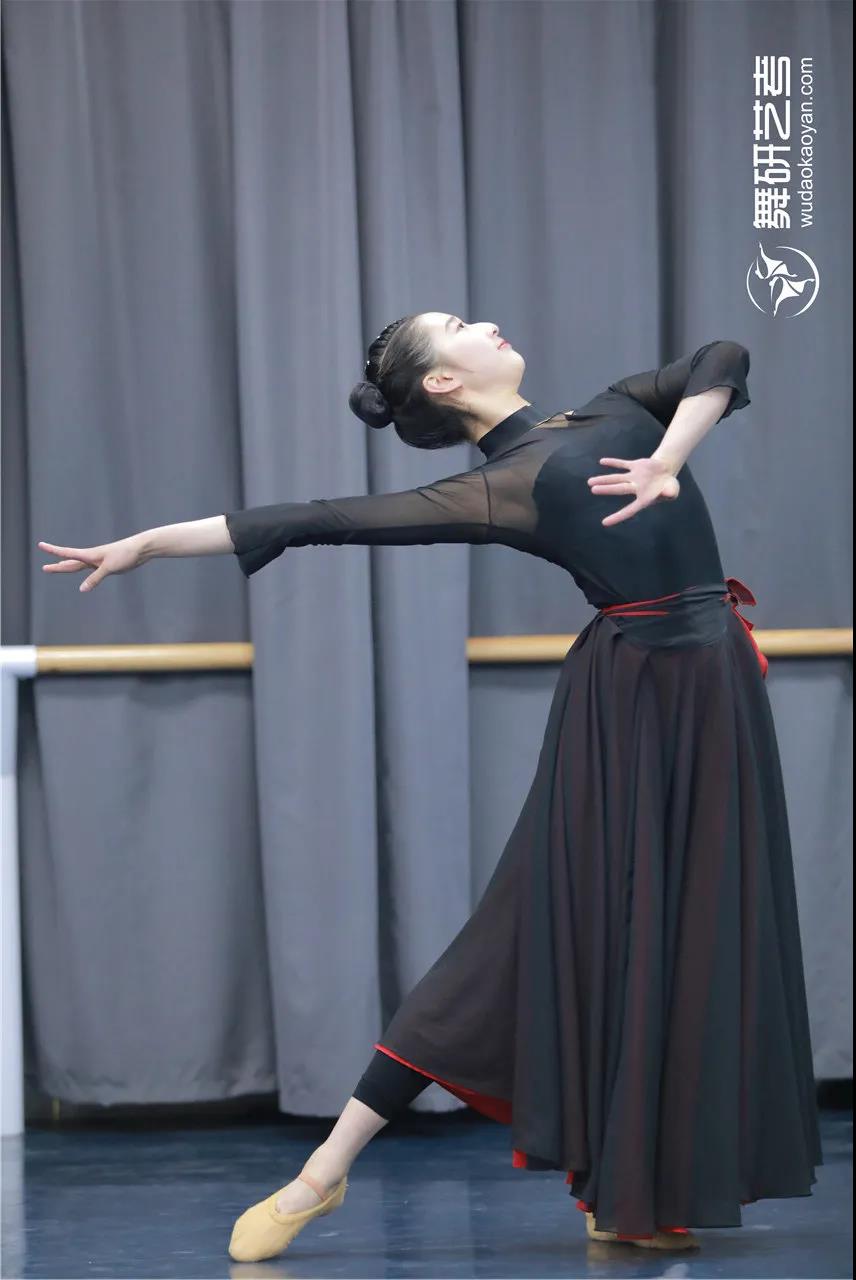 舞研22届舞蹈生开始蓄力！第一次舞蹈专业课月测？没在怕的！丨舞研艺考月测现场