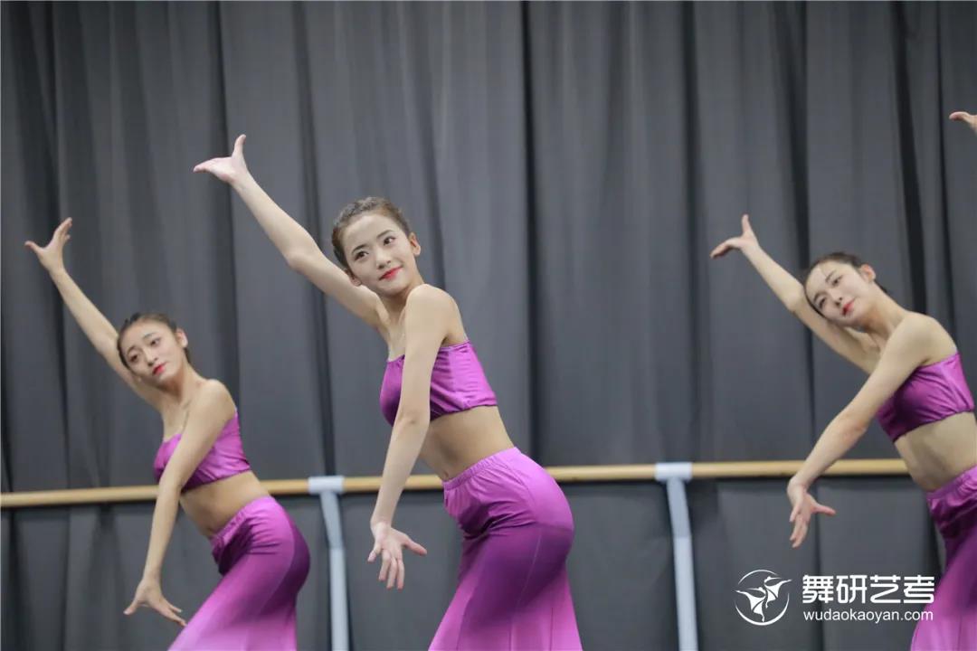舞研22届舞蹈生开始蓄力！第一次舞蹈专业课月测？没在怕的！丨舞研艺考月测现场