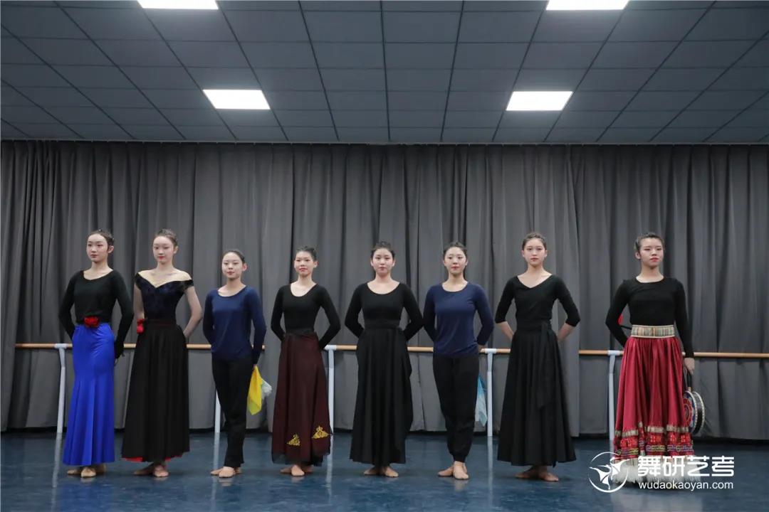 舞研22届舞蹈生开始蓄力！第一次舞蹈专业课月测？没在怕的！丨舞研艺考月测现场