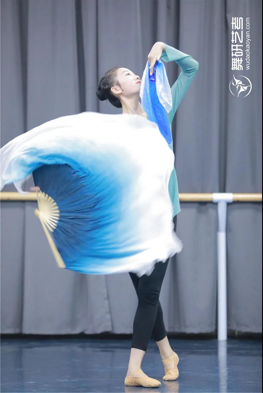 舞研22届舞蹈生开始蓄力！第一次舞蹈专业课月测？没在怕的！丨舞研艺考月测现场