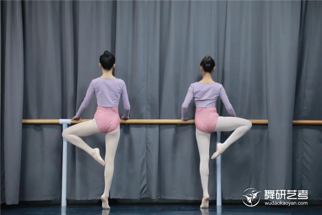 舞研22届舞蹈生开始蓄力！第一次舞蹈专业课月测？没在怕的！丨舞研艺考月测现场