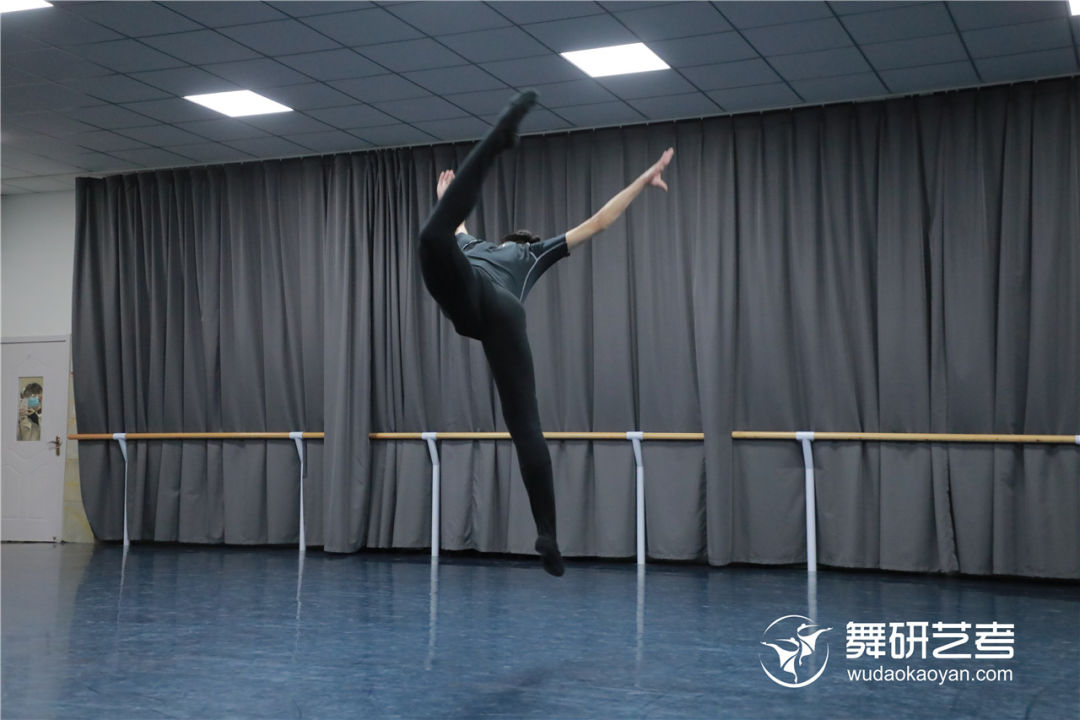 舞研22届舞蹈生开始蓄力！第一次舞蹈专业课月测？没在怕的！丨舞研艺考月测现场