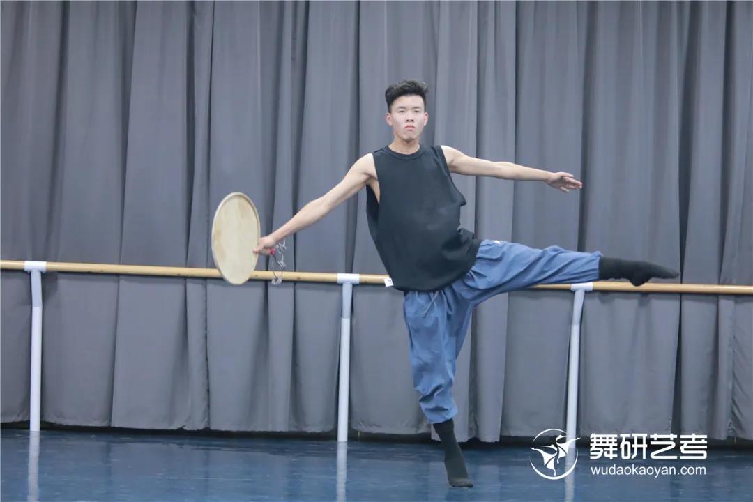 舞研22届舞蹈生开始蓄力！第一次舞蹈专业课月测？没在怕的！丨舞研艺考月测现场