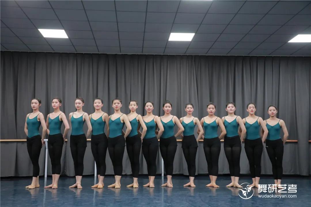 舞研22届舞蹈生开始蓄力！第一次舞蹈专业课月测？没在怕的！丨舞研艺考月测现场