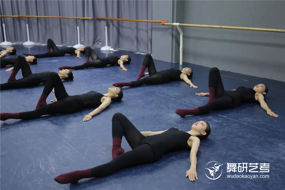 每个舞蹈生都在练的芭蕾基训，你真的理解吗？