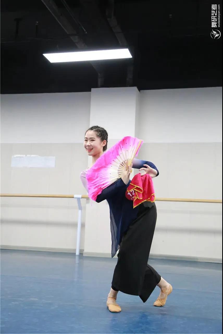 舞蹈艺考生在集训期间如何稳住文化课程？