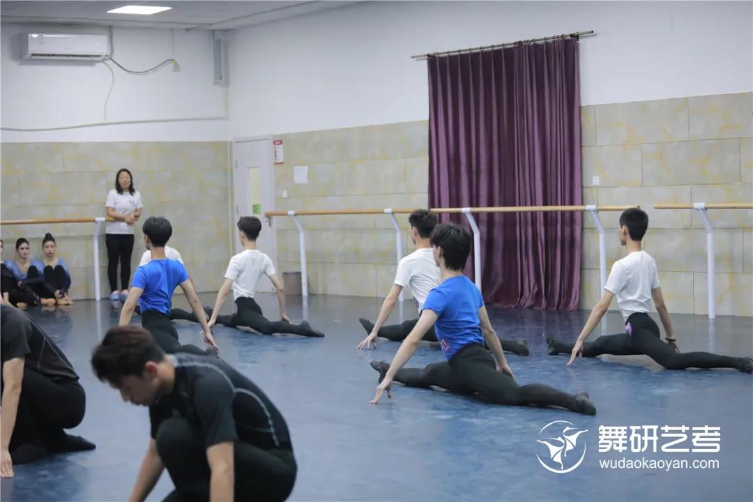 舞研艺考男班月测丨2021年高考结束，22届舞蹈生的高考倒计时从6月月测开始！