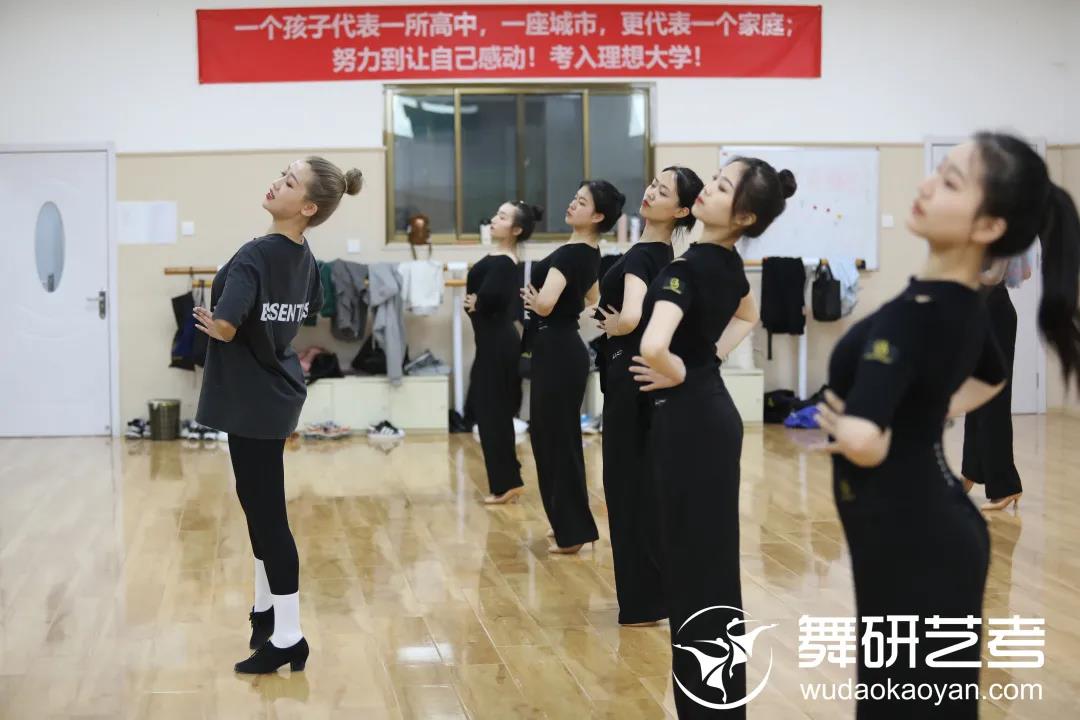 舞研國標舞暑期試課開始預約啦！北京、山東兩大校區均可試課，更有超多好禮免費送！