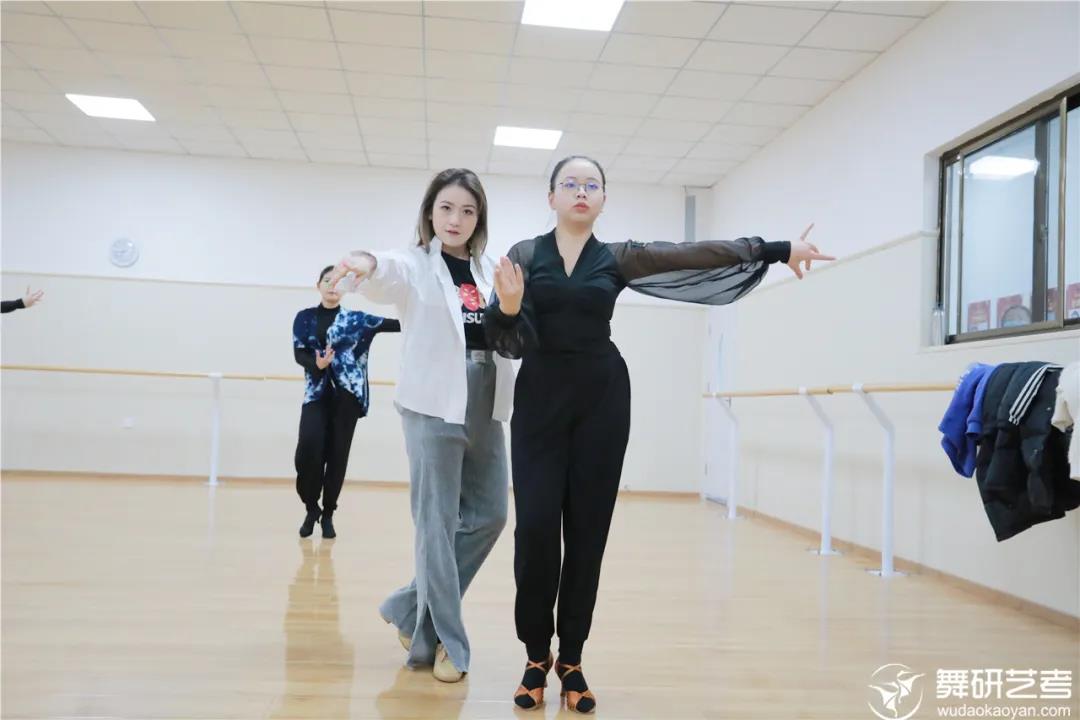 舞研國標舞暑期試課開始預約啦！北京、山東兩大校區均可試課，更有超多好禮免費送！