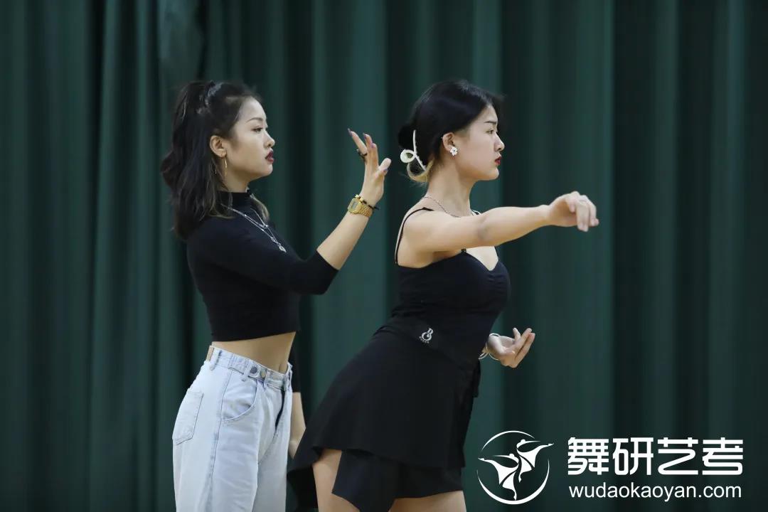 舞研國標舞暑期試課開始預約啦！北京、山東兩大校區均可試課，更有超多好禮免費送！