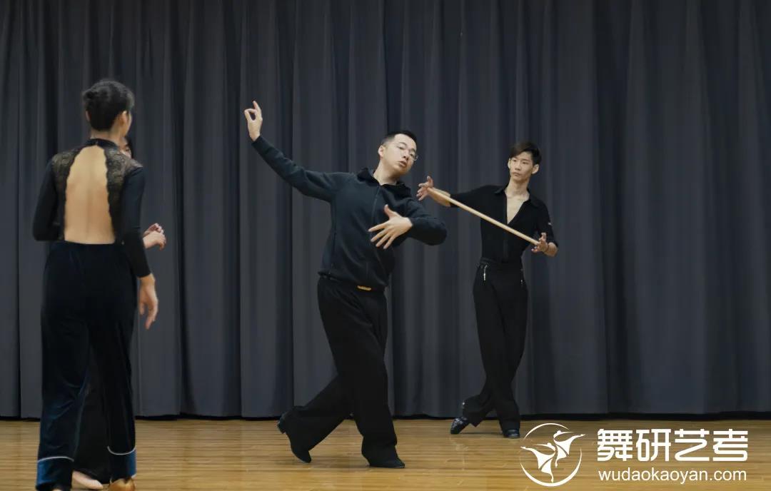舞研國標舞暑期試課開始預約啦！北京、山東兩大校區均可試課，更有超多好禮免費送！