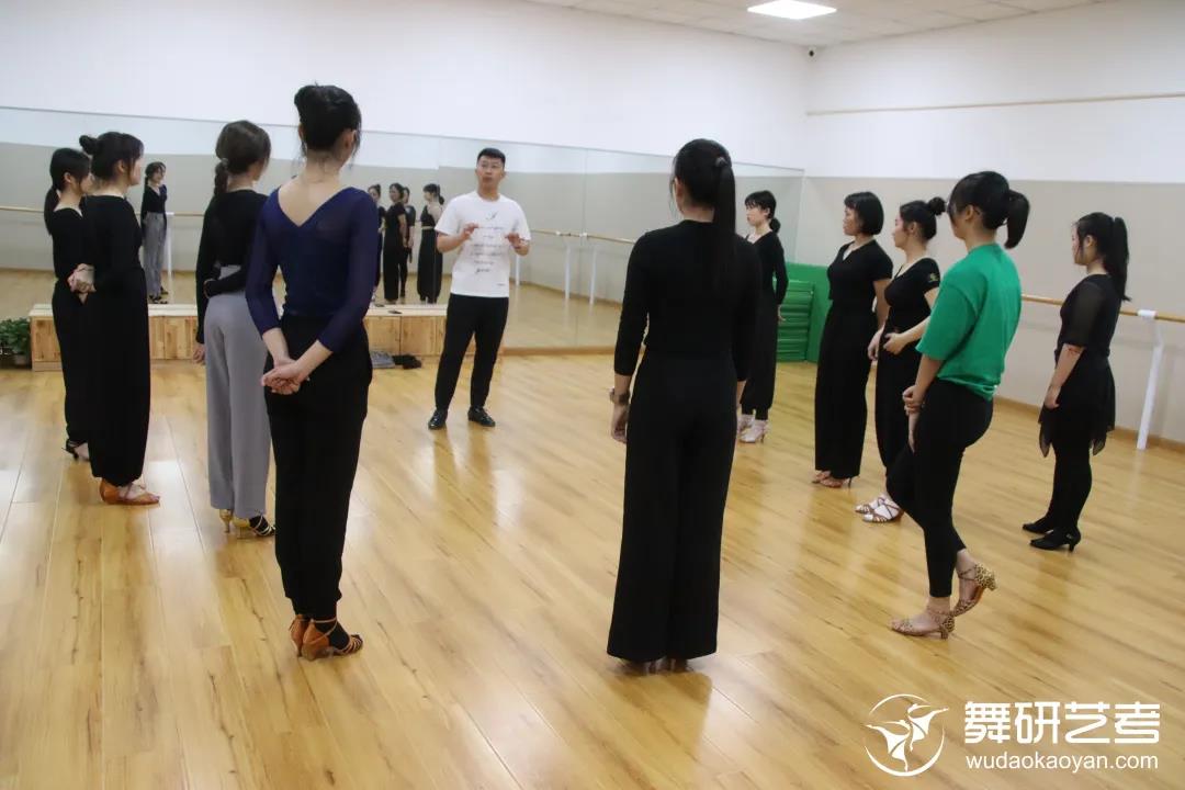 舞研國標舞暑期試課開始預約啦！北京、山東兩大校區均可試課，更有超多好禮免費送！