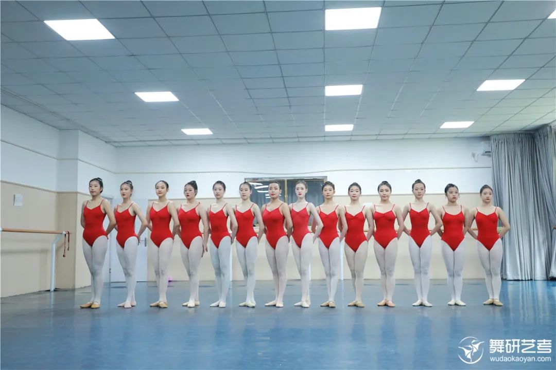 22屆舞蹈藝考生正在蓄力沖刺，備戰藝考！舞研全日制中國舞高三年級月測現場震撼來襲！