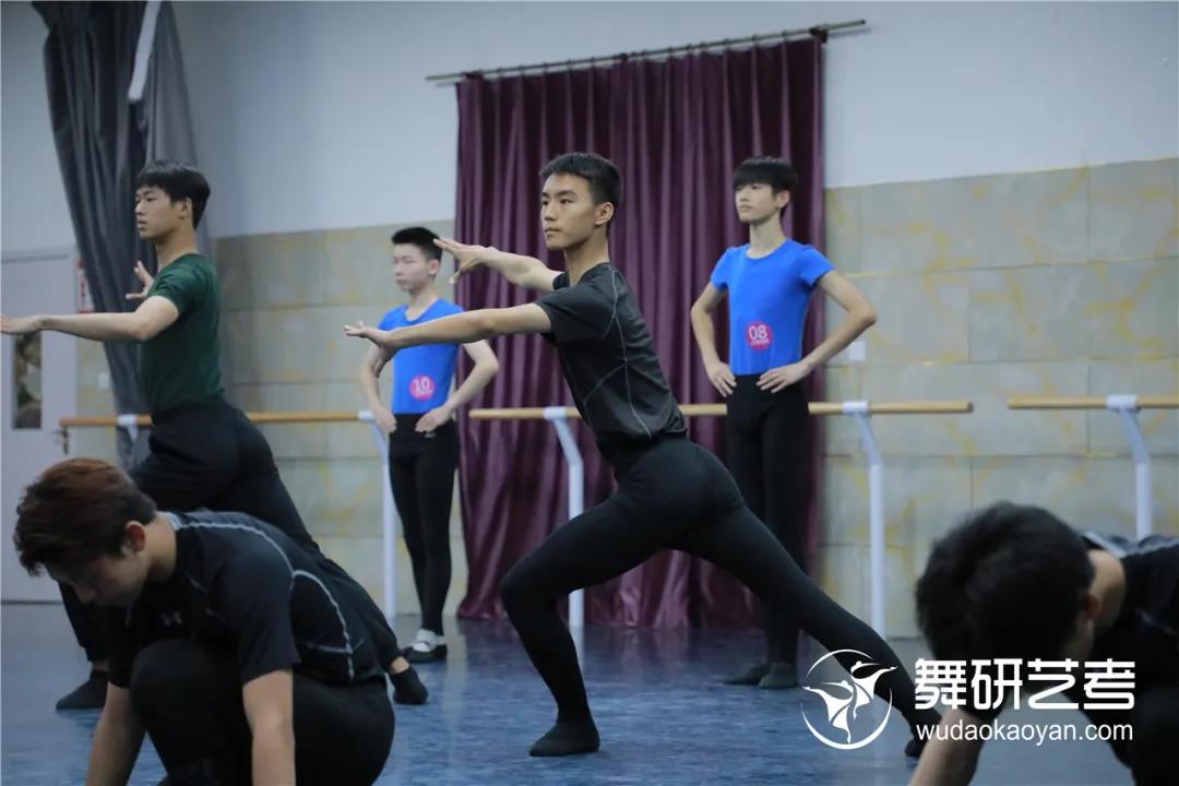 2022届中国舞男生省考冲刺营 丨抓紧时间来舞研，提升你的硬实力！省考高分，你的艺考才有保障！