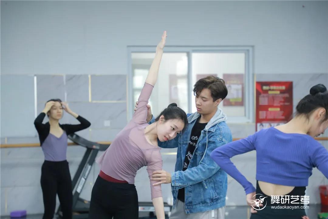舞研艺考中秋节免费测评丨所有舞蹈生限额预约，报满为止！