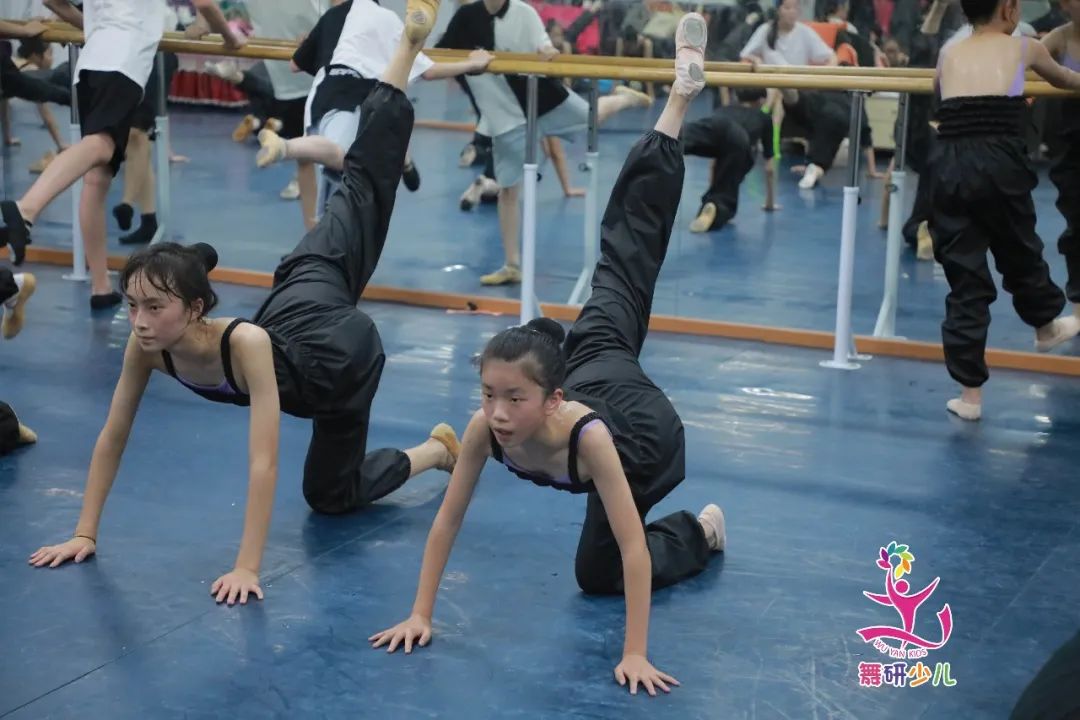 学舞蹈孩子苦练软度“没”进步？一定是中了这几大误区了！