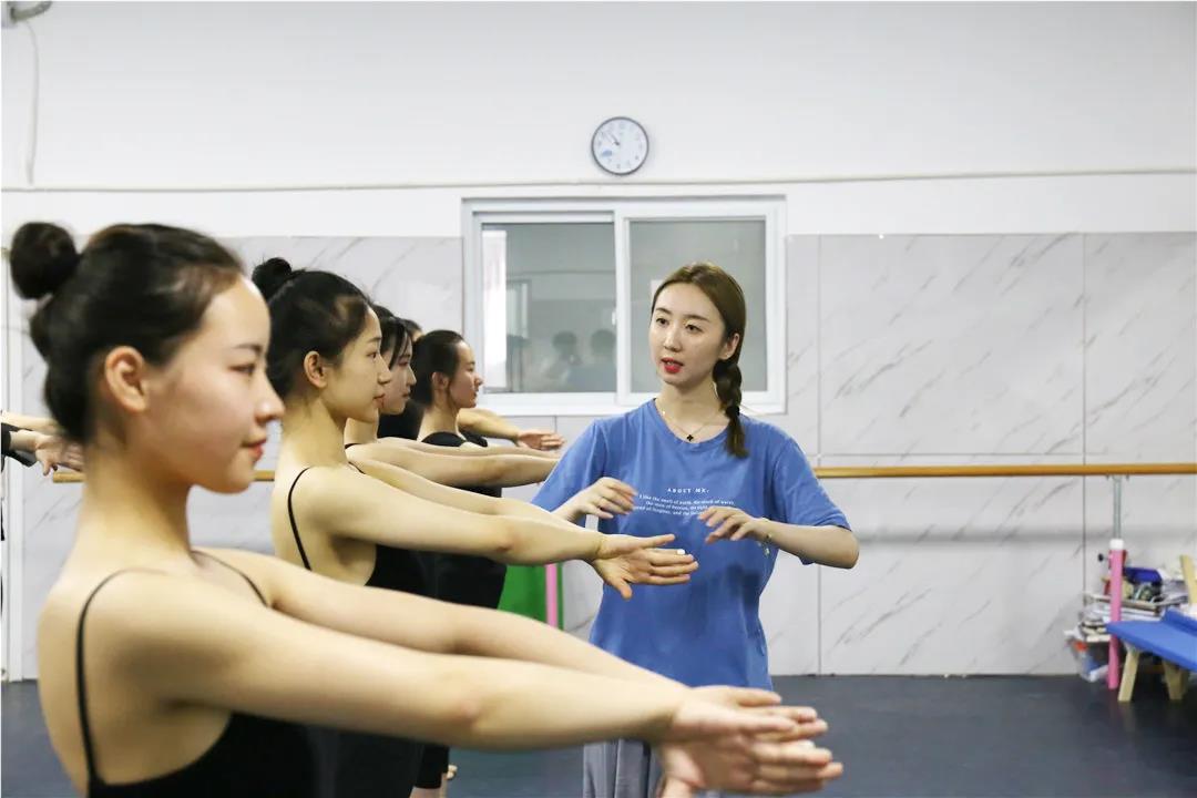舞蹈藝考生如何備考才能逆襲？國慶來舞研體驗“神秘集訓”，揭曉答案！