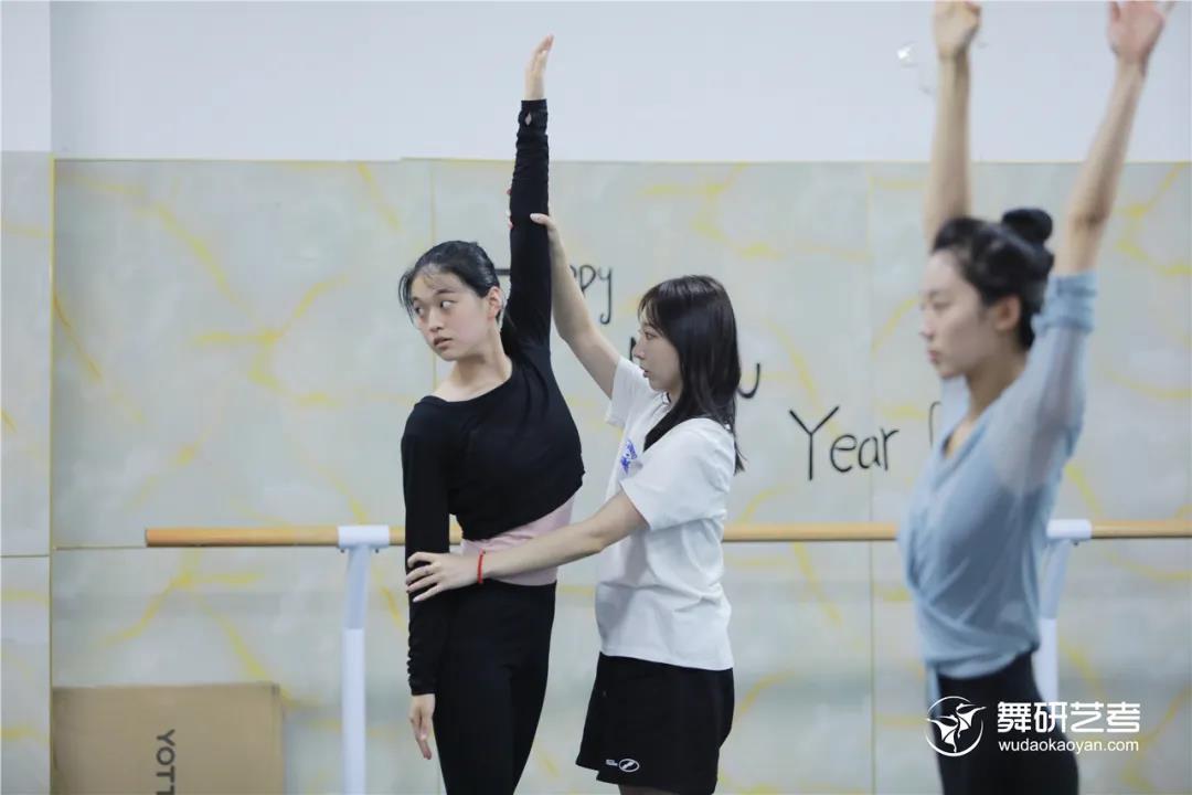 名校测评+经验分享丨舞研国庆7天集训营，专为舞蹈艺考生量身打造！