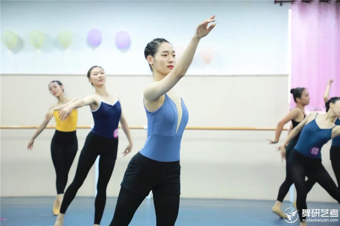 舞研艺考九月月测现场震撼来袭-2021舞蹈高考最新资讯-舞蹈艺考培训