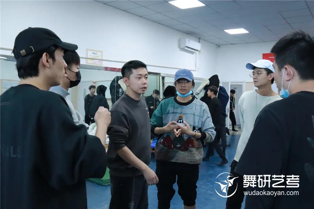 舞研艺考中国舞男班周测：22届舞蹈省考即将开始，他们正准备一展锋芒！