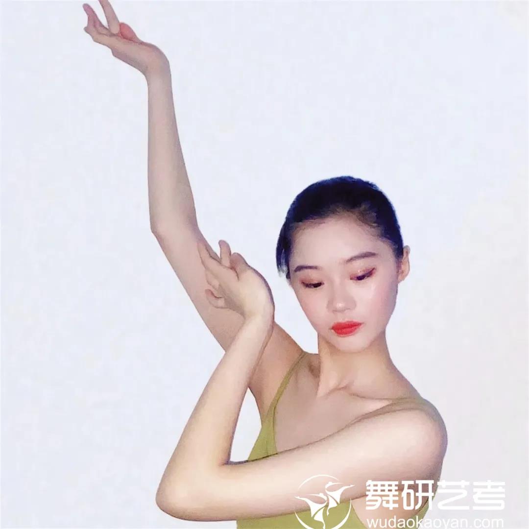 舞研藝考2022屆在讀學員李同學她在磨練中不斷蛻變，最終在浙江舞蹈省考中斬獲88的高分，一起來沾沾喜氣吧~丨舞研學員故事