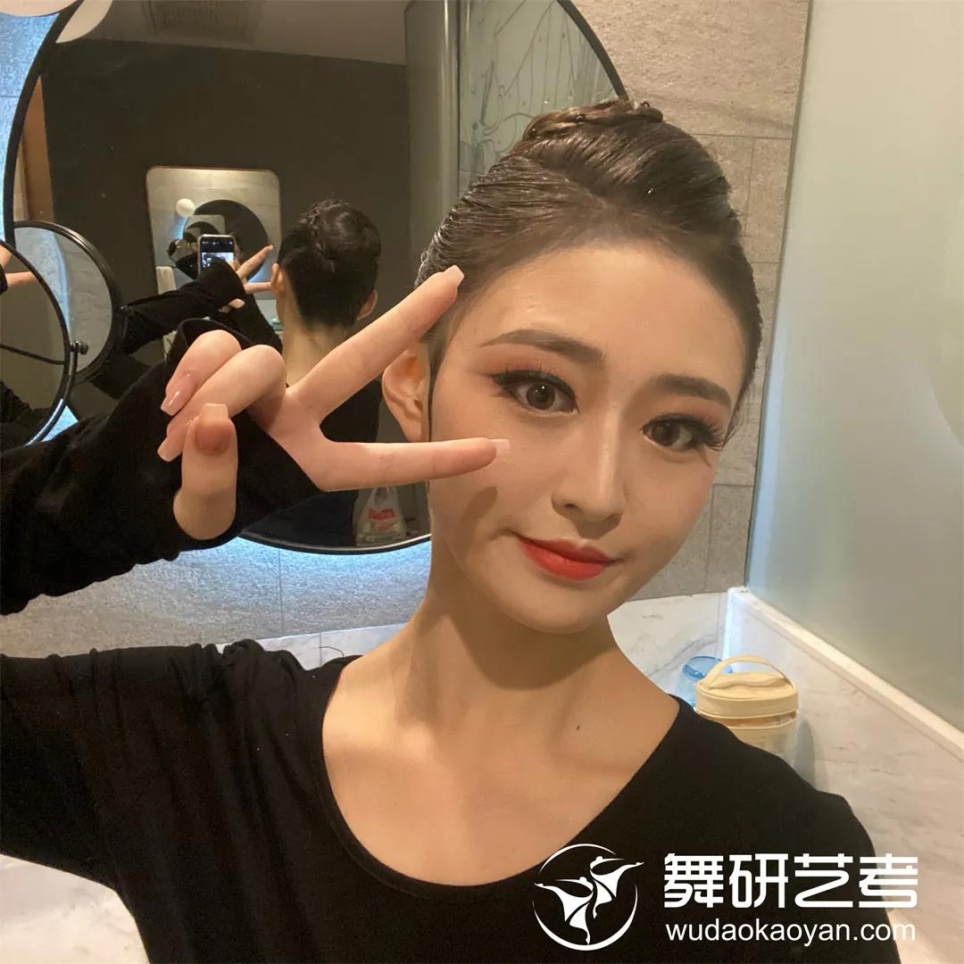 舞研艺考2022届在读学员于同学在舞蹈省考中斩获185分的好成绩后，她更加坚定了下一个目标，努力远不止如此！丨舞研河南学员故事