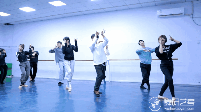 听说广东舞研的老师来北京教研了，抠细节她们是认真的！