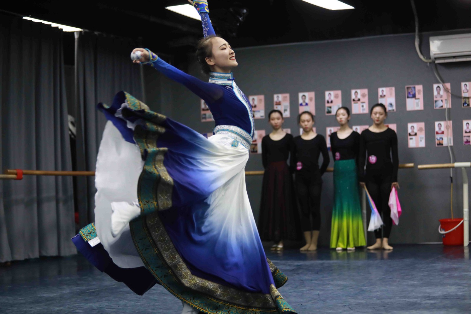 適合藝考的傣族舞劇目有哪些 傣族舞蹈劇目難度有哪些?藝術生要練到點上
